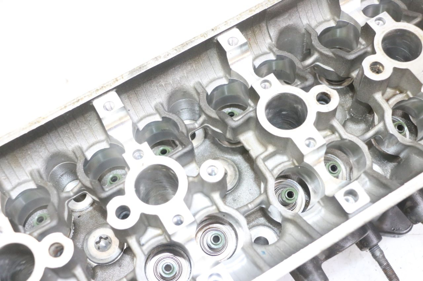 photo de GŁOWICA CYLINDRÓW HONDA CB R 1000 (2018 - 2023) - Szczegóły charakterystyczne