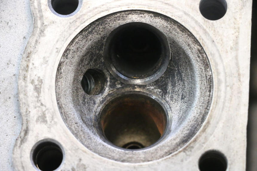 photo de GŁOWICA CYLINDRA HONDA CB TWO FIFTY 250 (1991 - 2002) - Widok profilu