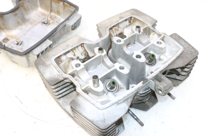 photo de GŁOWICA CYLINDRA HONDA CB TWO FIFTY 250 (1991 - 2002) - Zbliżenie techniczne