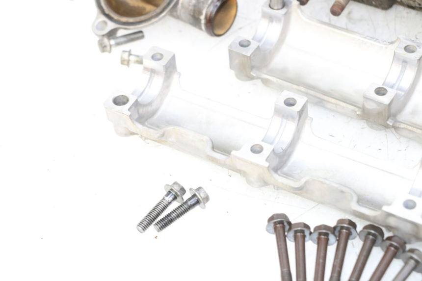 photo de GŁOWICA CYLINDRÓW HONDA CBR RR FIREBLADE 900 (1992 - 1994) - Szczegół części