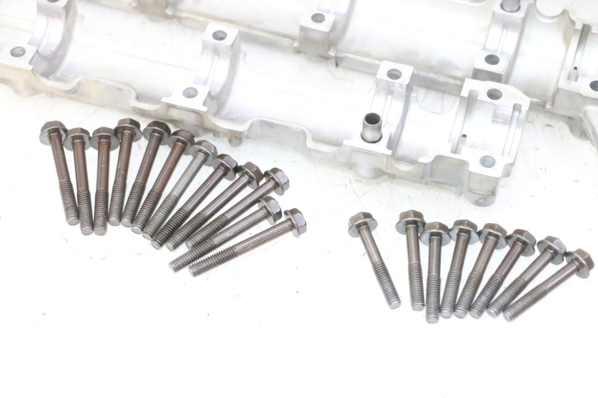 photo de GŁOWICA CYLINDRÓW HONDA CBR RR FIREBLADE 900 (1992 - 1994) - Zoom stanu zużycia