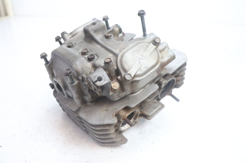 photo de GŁOWICA CYLINDRA SUZUKI DR S 600 (1985 - 1989) - Szczegóły charakterystyczne