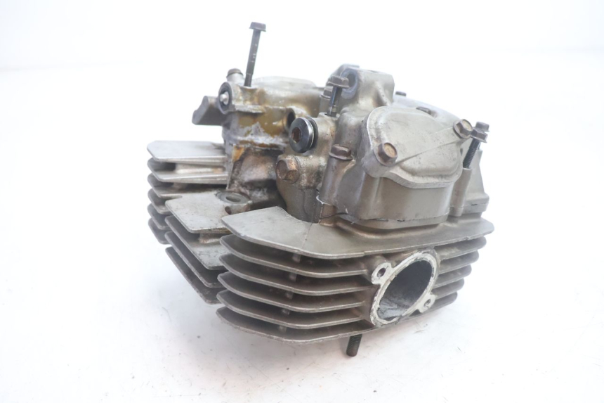 photo de GŁOWICA CYLINDRA SUZUKI DR S 600 (1985 - 1989) - Widok z bliska