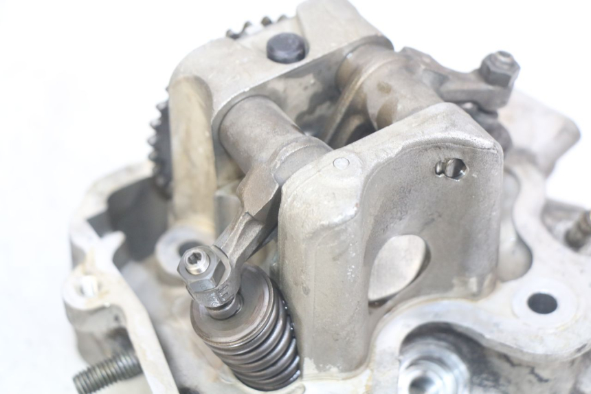 photo de GŁOWICA CYLINDRÓW PEUGEOT ELYSEO 125 (1999 - 2004) - Zbliżenie komponentów