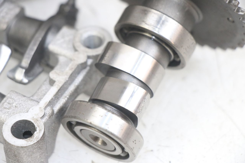 photo de GŁOWICA CYLINDRÓW JM MOTORS EVOLIS 4T 50 (2018 - 2022) - Zbliżenie komponentów