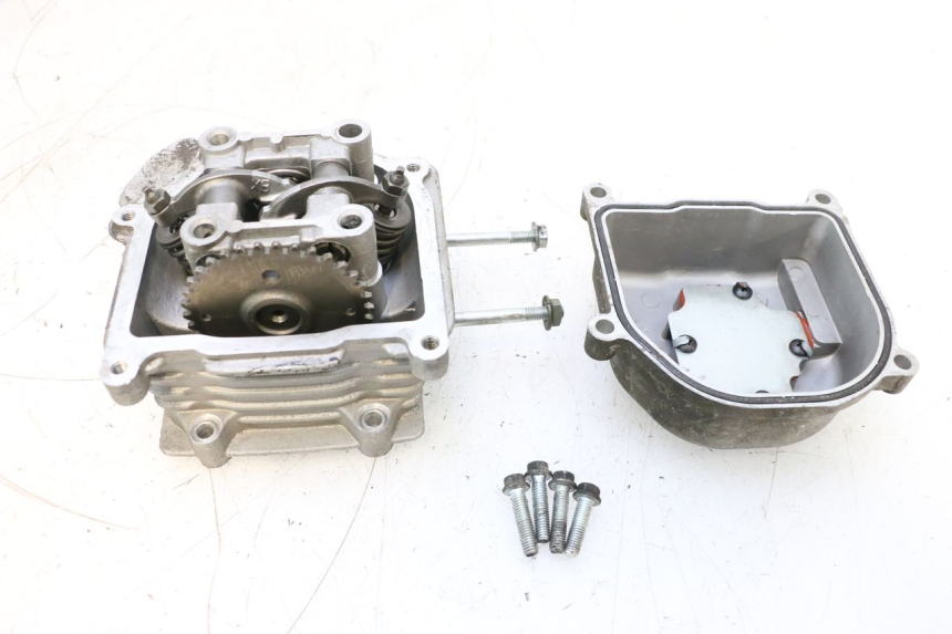 photo de GŁOWICA CYLINDRÓW JM MOTORS EVOLIS 4T 50 (2018 - 2022) - Szczegóły charakterystyczne