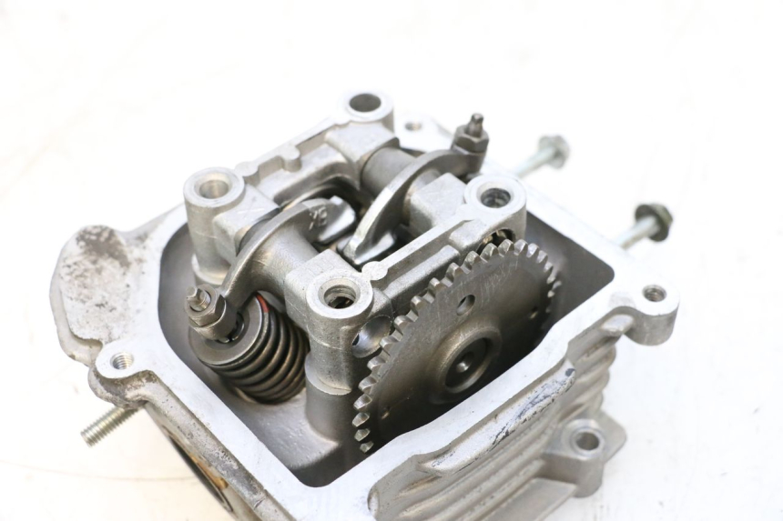 photo de GŁOWICA CYLINDRÓW JM MOTORS EVOLIS 4T 50 (2018 - 2022) - Zbliżenie komponentów