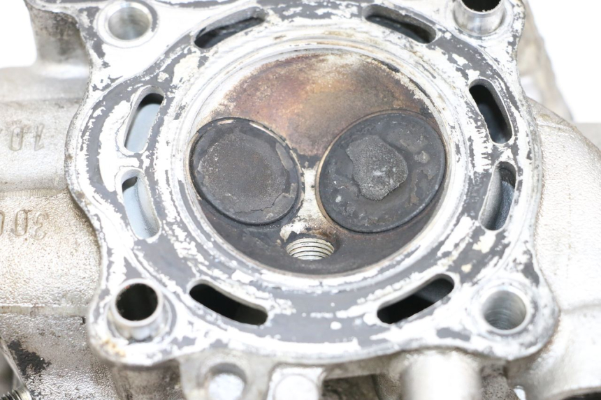 photo de GŁOWICA CYLINDRA HONDA FES S-WING SWING ABS 125 (2007 - 2015) - Stan powierzchni