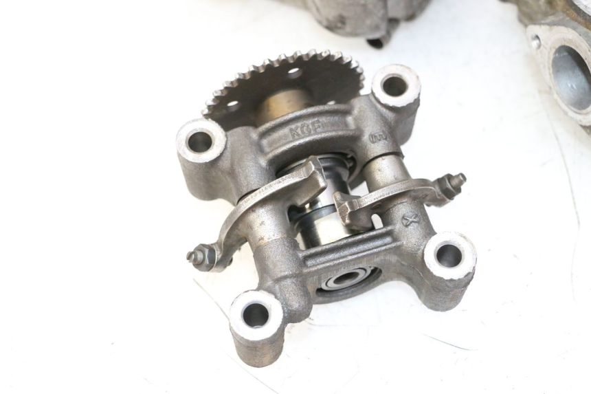 photo de GŁOWICA CYLINDRA HONDA FES S-WING SWING ABS 125 (2007 - 2015) - Widok z bliska