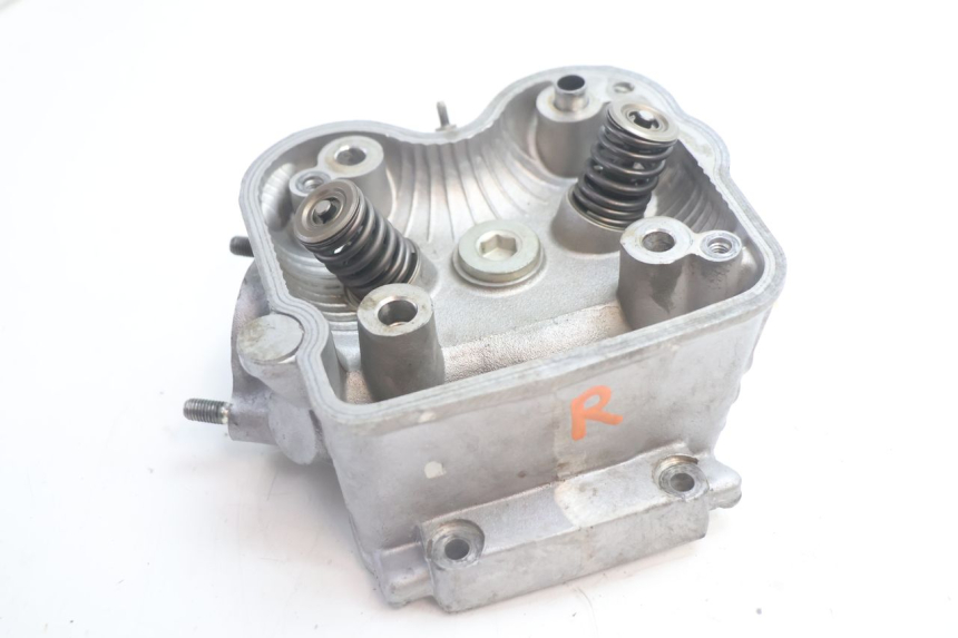 photo de GŁOWICA CYLINDRA HONDA FES S-WING SWING ABS 125 (2007 - 2015) - Szczegóły charakterystyczne