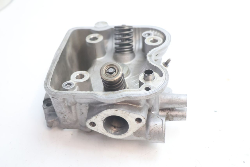 photo de GŁOWICA CYLINDRA HONDA FES S-WING SWING ABS 125 (2007 - 2015) - Zbliżenie komponentów