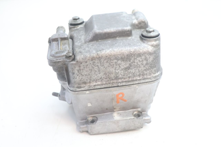 photo de GŁOWICA CYLINDRA HONDA FES S-WING SWING ABS 125 (2007 - 2015) - Struktura - zbliżenie