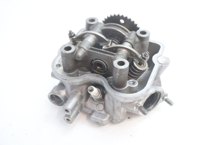 photo de GŁOWICA CYLINDRA HONDA FES S-WING SWING ABS 125 (2007 - 2015) - Inny kąt widzenia