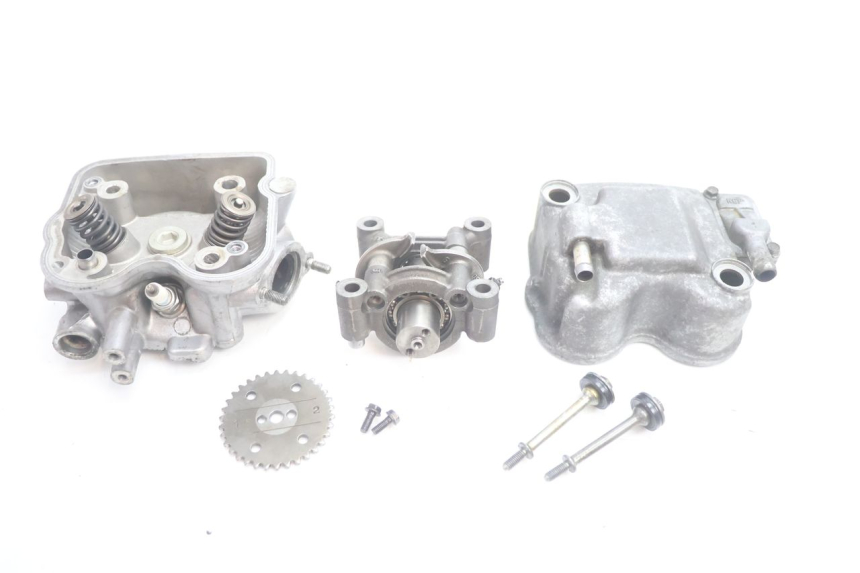 photo de GŁOWICA CYLINDRA HONDA FES S-WING SWING ABS 125 (2007 - 2015) - Zbliżenie techniczne