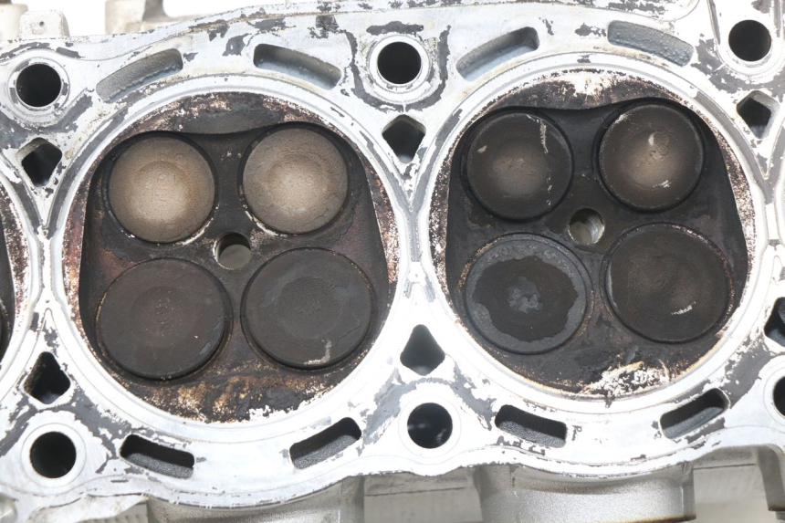 photo de GŁOWICA CYLINDRÓW YAMAHA FJR ABS 1300 (2006 - 2012) - Struktura - zbliżenie