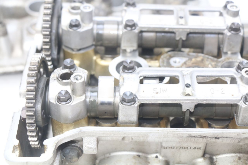 photo de GŁOWICA CYLINDRÓW YAMAHA FJR ABS 1300 (2006 - 2012) - Zbliżenie komponentów