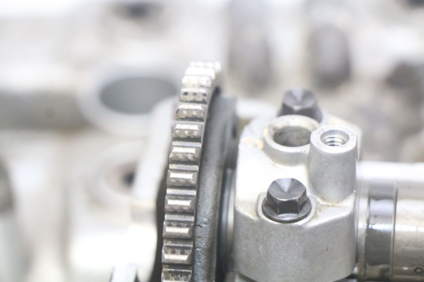 photo de GŁOWICA CYLINDRÓW YAMAHA FJR ABS 1300 (2006 - 2012) - Widok z bliska