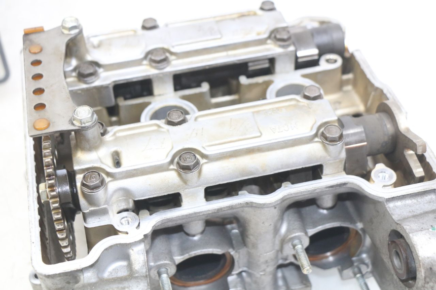 photo de GŁOWICA SILNIKA HONDA FJS SILVERWING SILVER WING 400 (2009 - 2016) - Zbliżenie komponentów