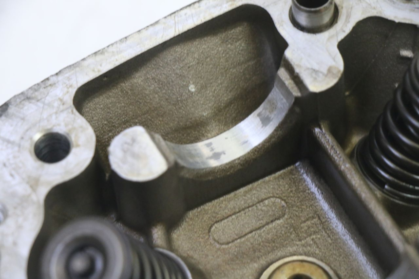 photo de GŁOWICA CYLINDRÓW KYMCO GRAND DINK 125 (2008 - 2014) - Zbliżenie komponentów