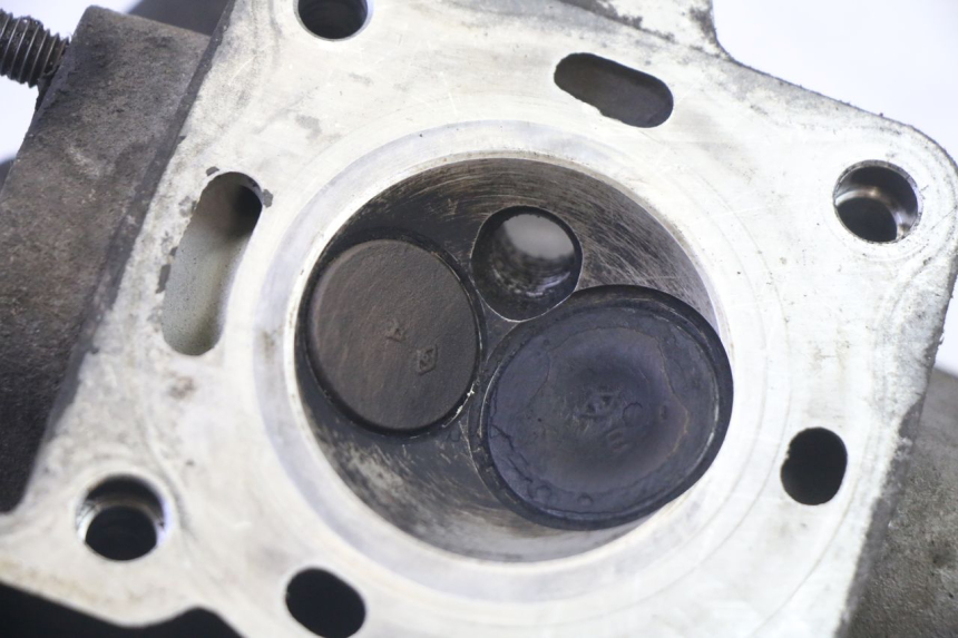 photo de GŁOWICA CYLINDRÓW KYMCO GRAND DINK 125 (2008 - 2014) - Stan powierzchni