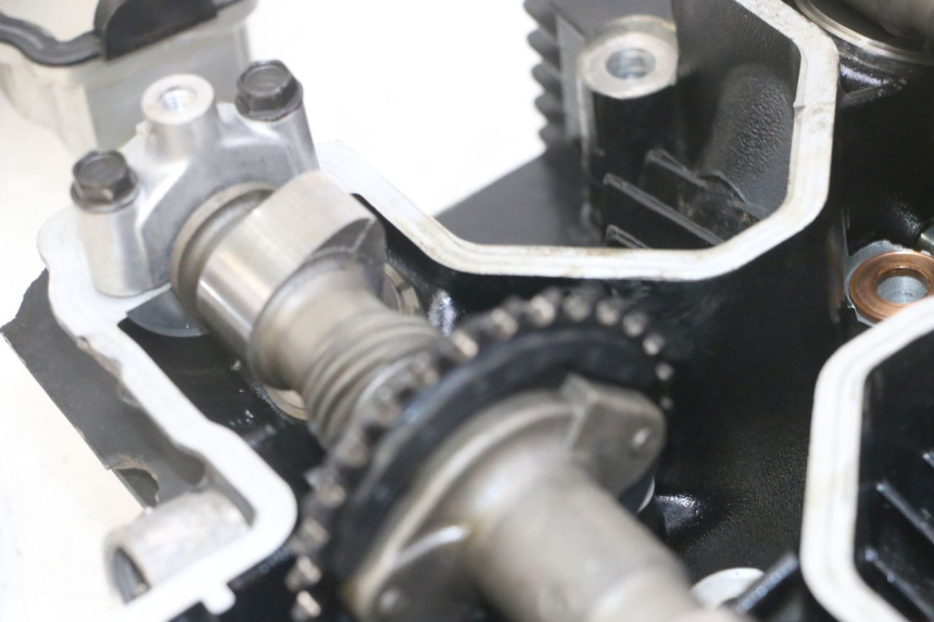 photo de GŁOWICA SILNIKA SUZUKI GS GSE 500 (2001 - 2003) - Zoom stanu zużycia