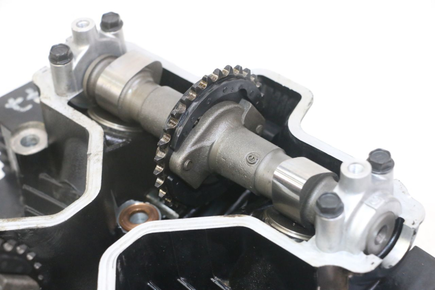 photo de GŁOWICA SILNIKA SUZUKI GS GSE 500 (2001 - 2003) - Inny kąt widzenia