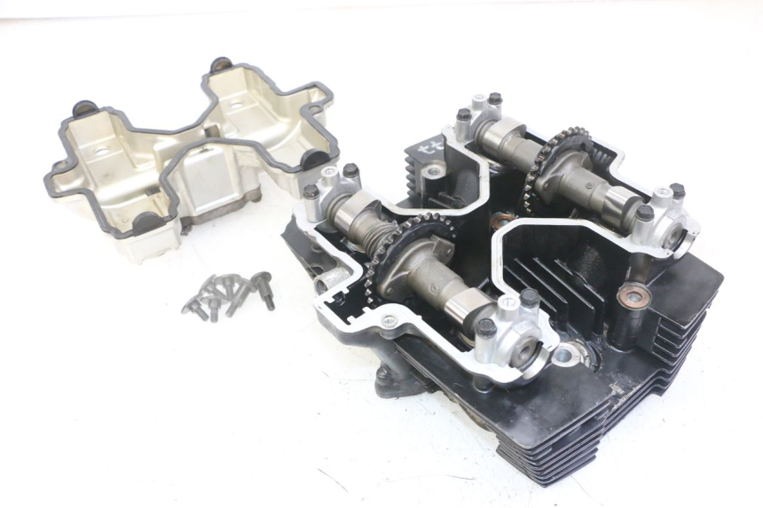 photo de GŁOWICA SILNIKA SUZUKI GS GSE 500 (2001 - 2003) - Zbliżenie techniczne