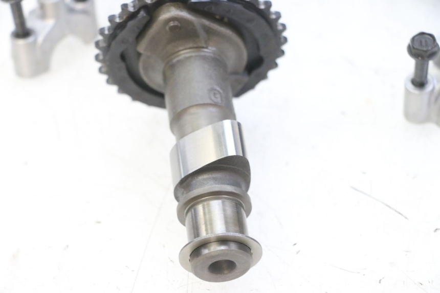 photo de GŁOWICA SILNIKA SUZUKI GS GSE 500 (2001 - 2003) - Oznaczenia i referencje