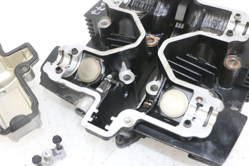 photo de GŁOWICA SILNIKA SUZUKI GS GSE 500 (2001 - 2003) - Szczegóły charakterystyczne