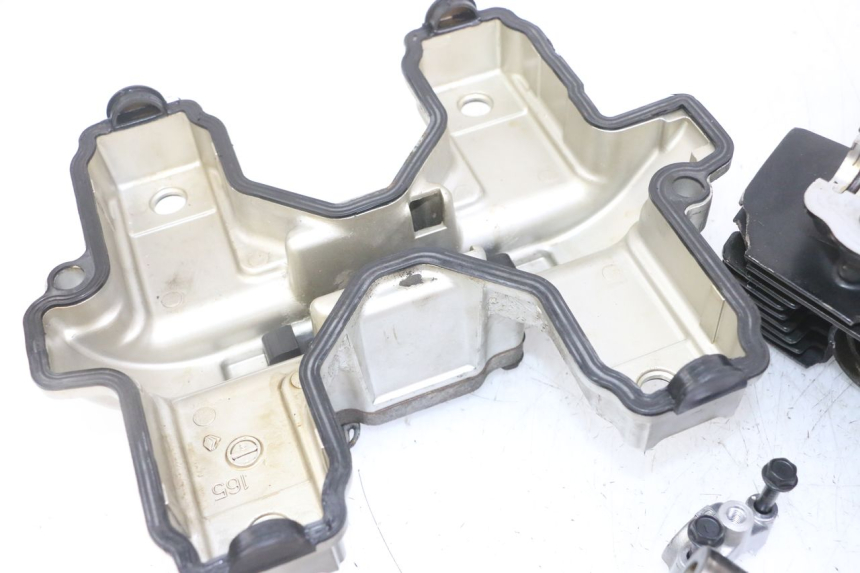 photo de GŁOWICA SILNIKA SUZUKI GS GSE 500 (2001 - 2003) - Zbliżenie komponentów