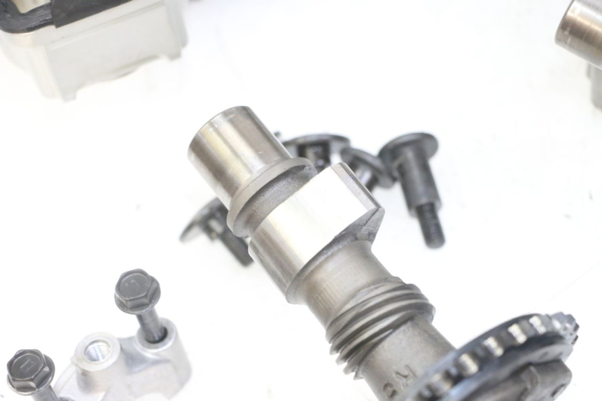 photo de GŁOWICA SILNIKA SUZUKI GS GSE 500 (2001 - 2003) - Widok z bliska