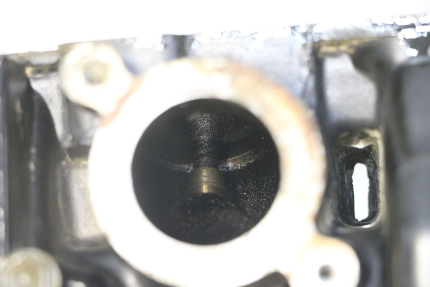 photo de GŁOWICA SILNIKA SUZUKI GS GSE 500 (2001 - 2003) - Punkty mocowania