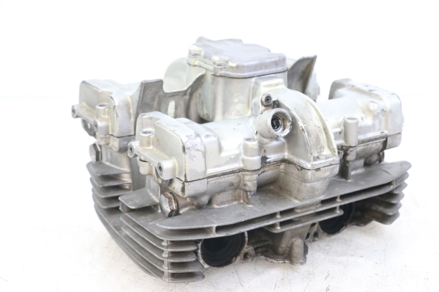 photo de GŁOWICA CYLINDRÓW SUZUKI GSX E 250 (1982 - 1983) - Szczegół części