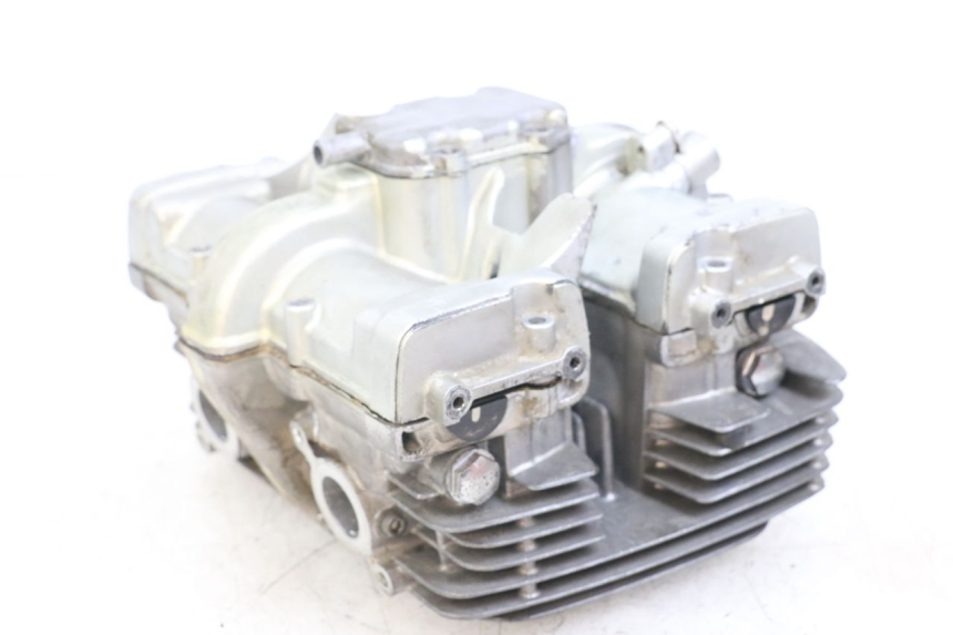 photo de GŁOWICA CYLINDRÓW SUZUKI GSX E 250 (1982 - 1983) - Zbliżenie komponentów