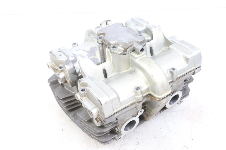 photo de GŁOWICA CYLINDRÓW SUZUKI GSX E 250 (1982 - 1983) - Widok z bliska