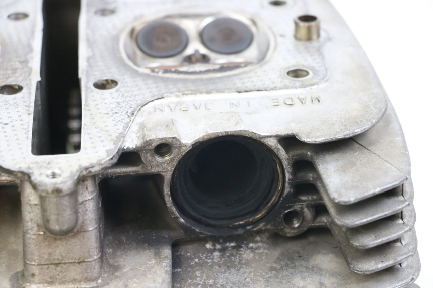 photo de GŁOWICA CYLINDRÓW SUZUKI GSX E 250 (1982 - 1983) - Zbliżenie techniczne