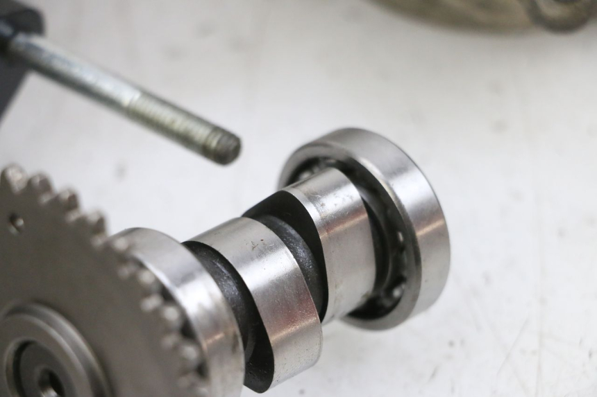 photo de GŁOWICA CYLINDRÓW SPEEDY HT50QT6 50 - Zbliżenie komponentów