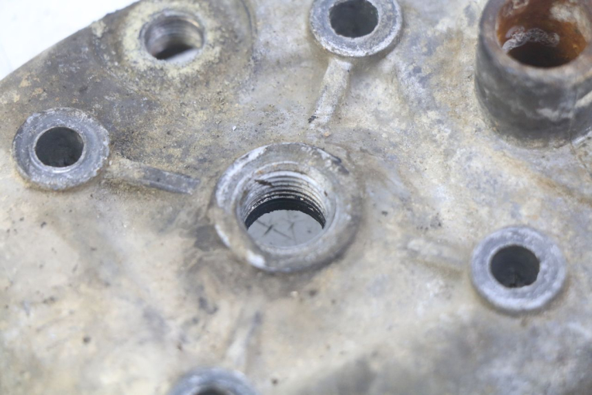 photo de GŁOWICA CYLINDRÓW YAMAHA JOG R LC 50 (2004 - 2014) - Zbliżenie techniczne