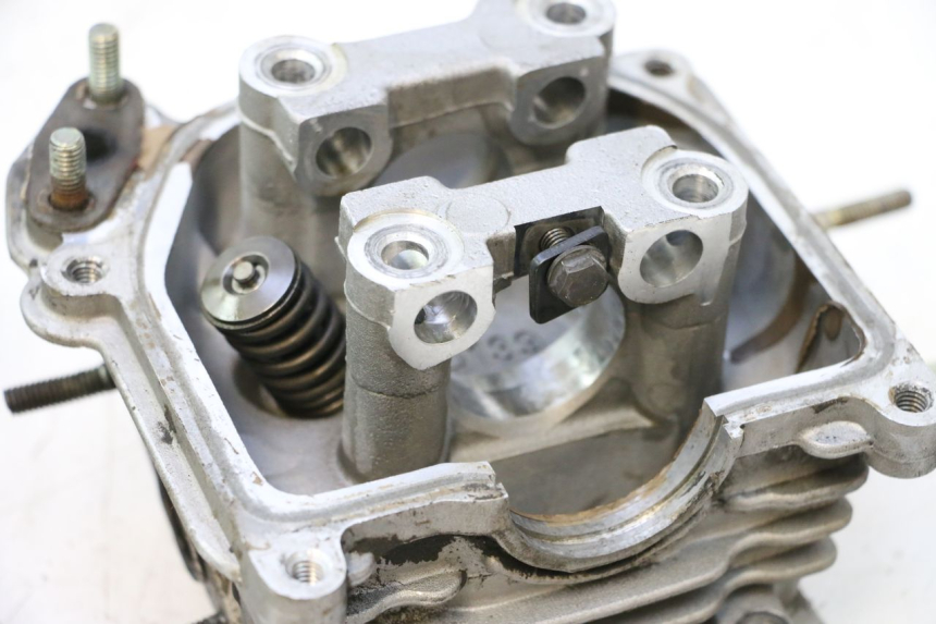 photo de GŁOWICA CYLINDRÓW PEUGEOT KISBEE 4T 50 (2010 - 2017) - Zoom jakości