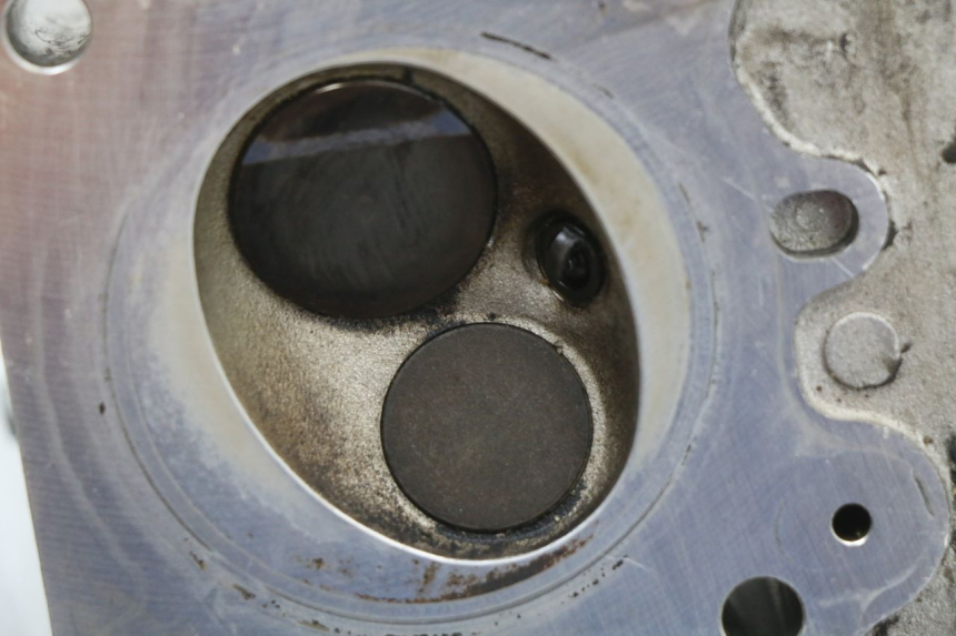 photo de GŁOWICA SILNIKA RENAULT KOURANOS 125 (2001 - 2004) - Zbliżenie komponentów