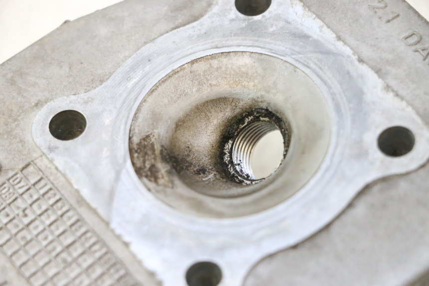 photo de GŁOWICA CYLINDRA PEUGEOT LUDIX ONE 50 (2004 - 2013) - Inny kąt widzenia