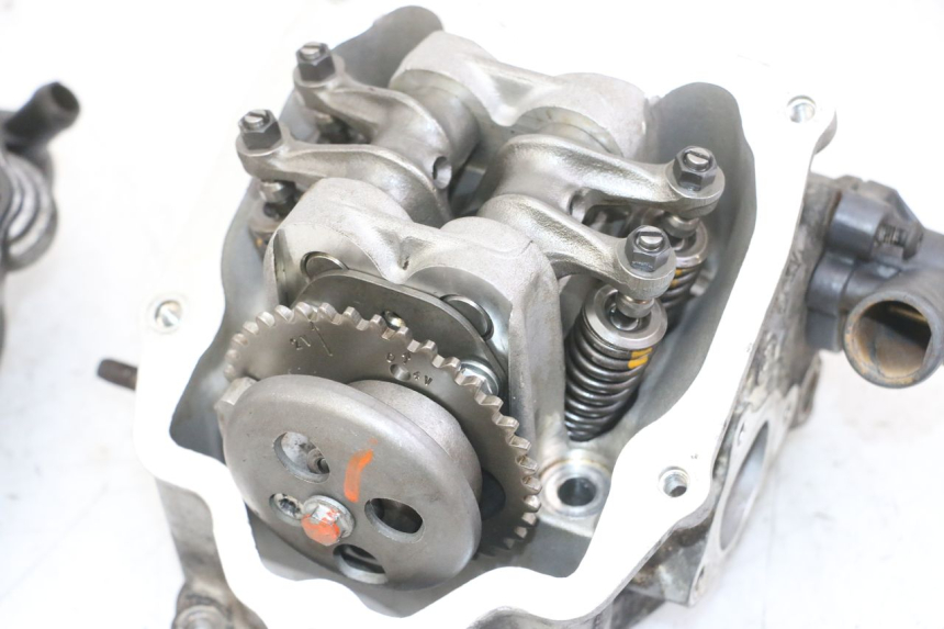 photo de GŁOWICA CYLINDRÓW PIAGGIO MP3 LT 300 (2010 - 2016) - Szczegóły charakterystyczne