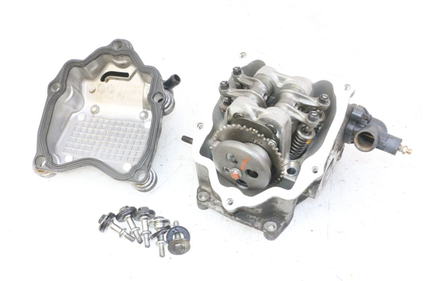 photo de GŁOWICA CYLINDRÓW PIAGGIO MP3 LT 300 (2010 - 2016) - Zbliżenie komponentów