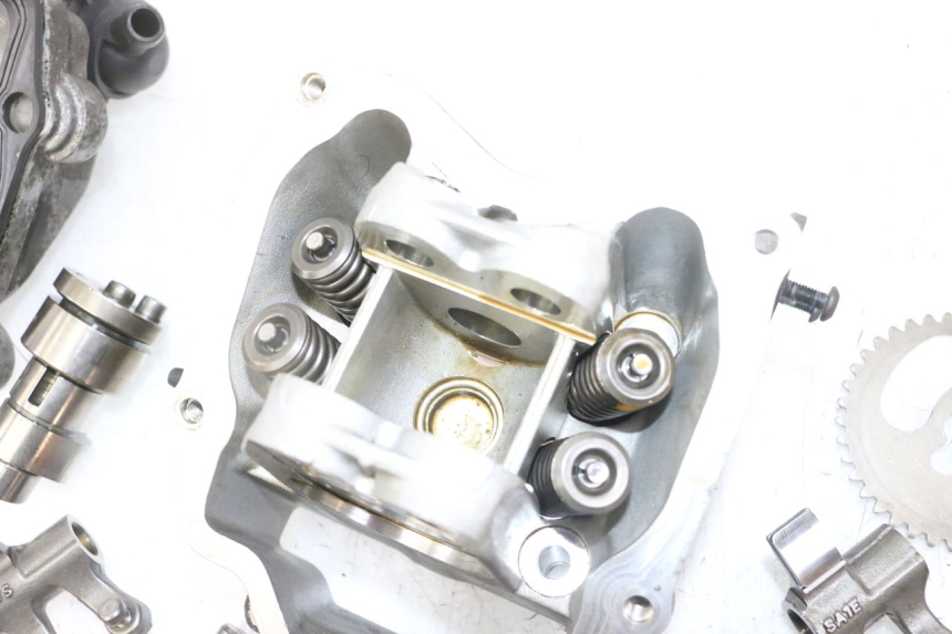 photo de GŁOWICA CYLINDRÓW PIAGGIO MP3 LT 300 (2010 - 2016) - Zbliżenie techniczne