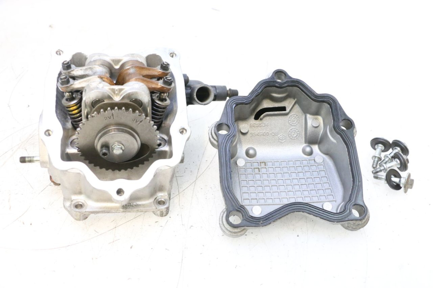 photo de GŁOWICA CYLINDRÓW PIAGGIO MP3 125 (2006 - 2014) - Zbliżenie techniczne