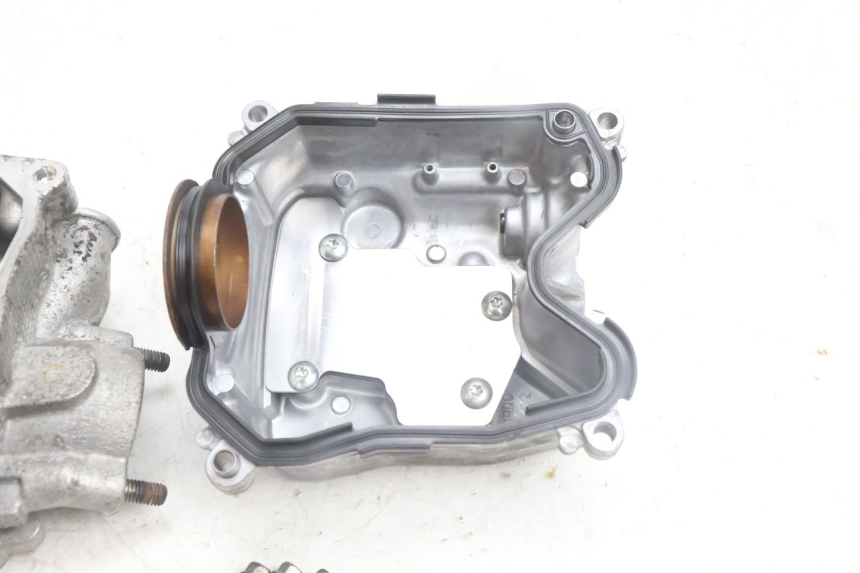 photo de GŁOWICA CYLINDRA YAMAHA N-MAX NMAX 125 (2021 - 2024) - Szczegóły charakterystyczne
