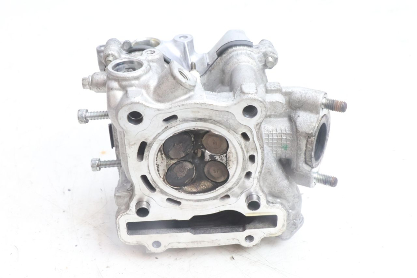 photo de GŁOWICA CYLINDRA YAMAHA N-MAX NMAX 125 (2021 - 2024) - Zbliżenie techniczne
