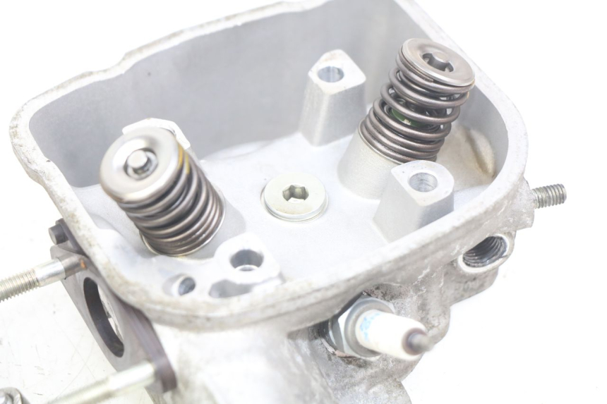 photo de GŁOWICA SILNIKA HONDA NHX LEAD 110 (2008 - 2010) - Zbliżenie komponentów