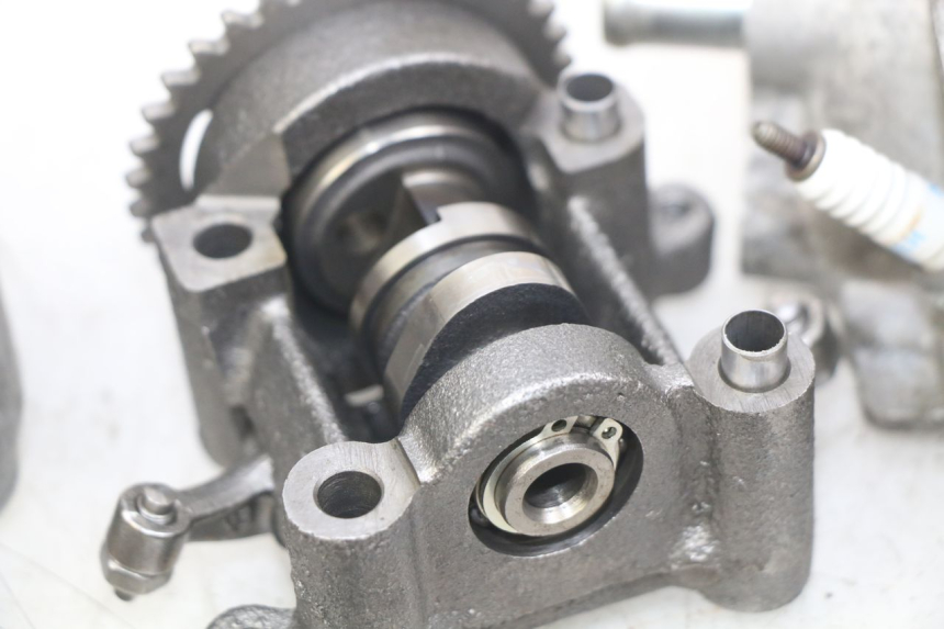 photo de GŁOWICA SILNIKA HONDA NHX LEAD 110 (2008 - 2010) - Widok z bliska