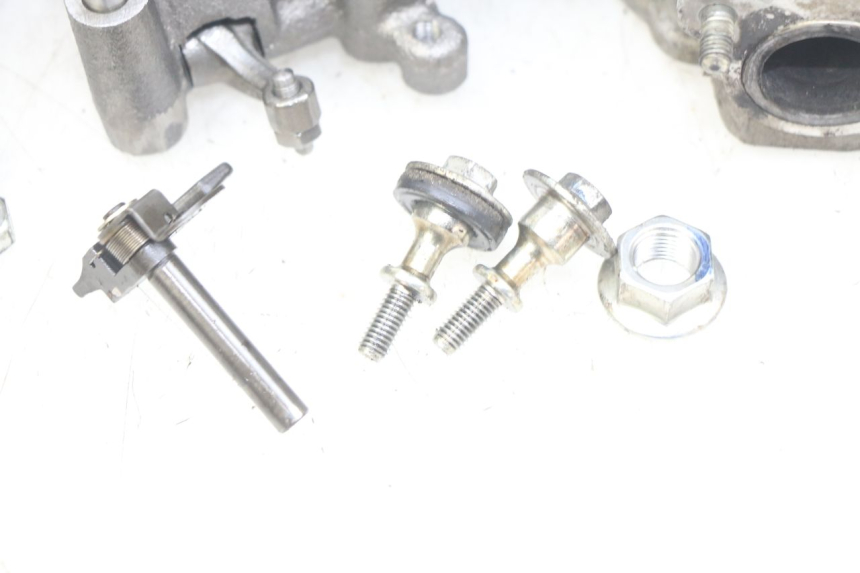 photo de GŁOWICA SILNIKA HONDA NHX LEAD 110 (2008 - 2010) - Struktura - zbliżenie